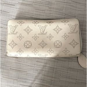 Louis Vuitton - Mahina Leather Zippy Long Wallet | White - $1,420